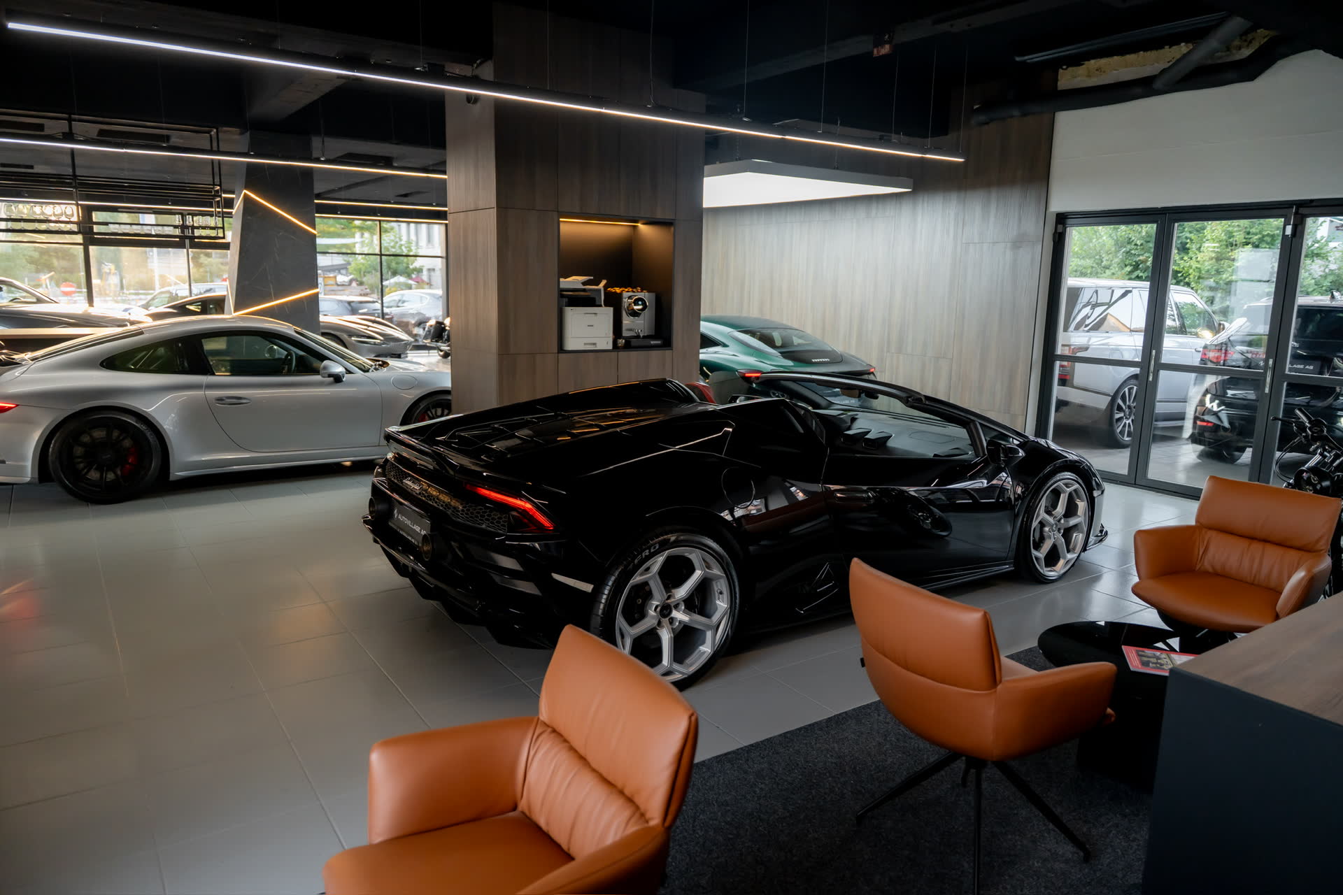 Lounge mit Lamborghini Huracán
